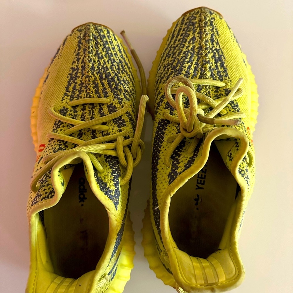 Adidas Yeezy Boost 350 V2 Semi Frozen Yellow Pre-Owned Size US 7 women’s
Yeezy